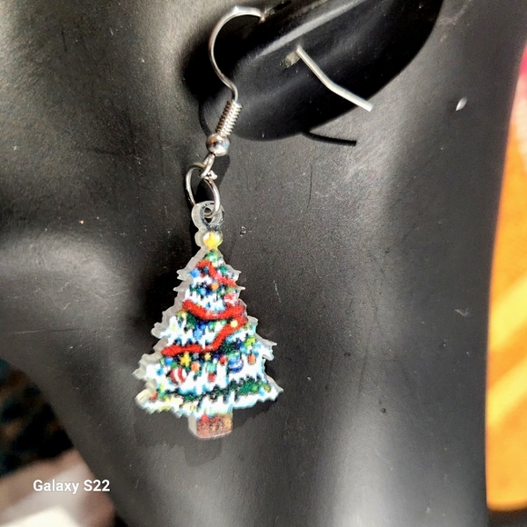 Decorated Christmas Tree Earrings NWT Christmas Holiday Season Gift Idea - Picture 6 of 6